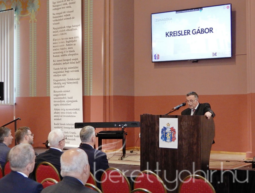 Átadták a felújított zsinagógát 65